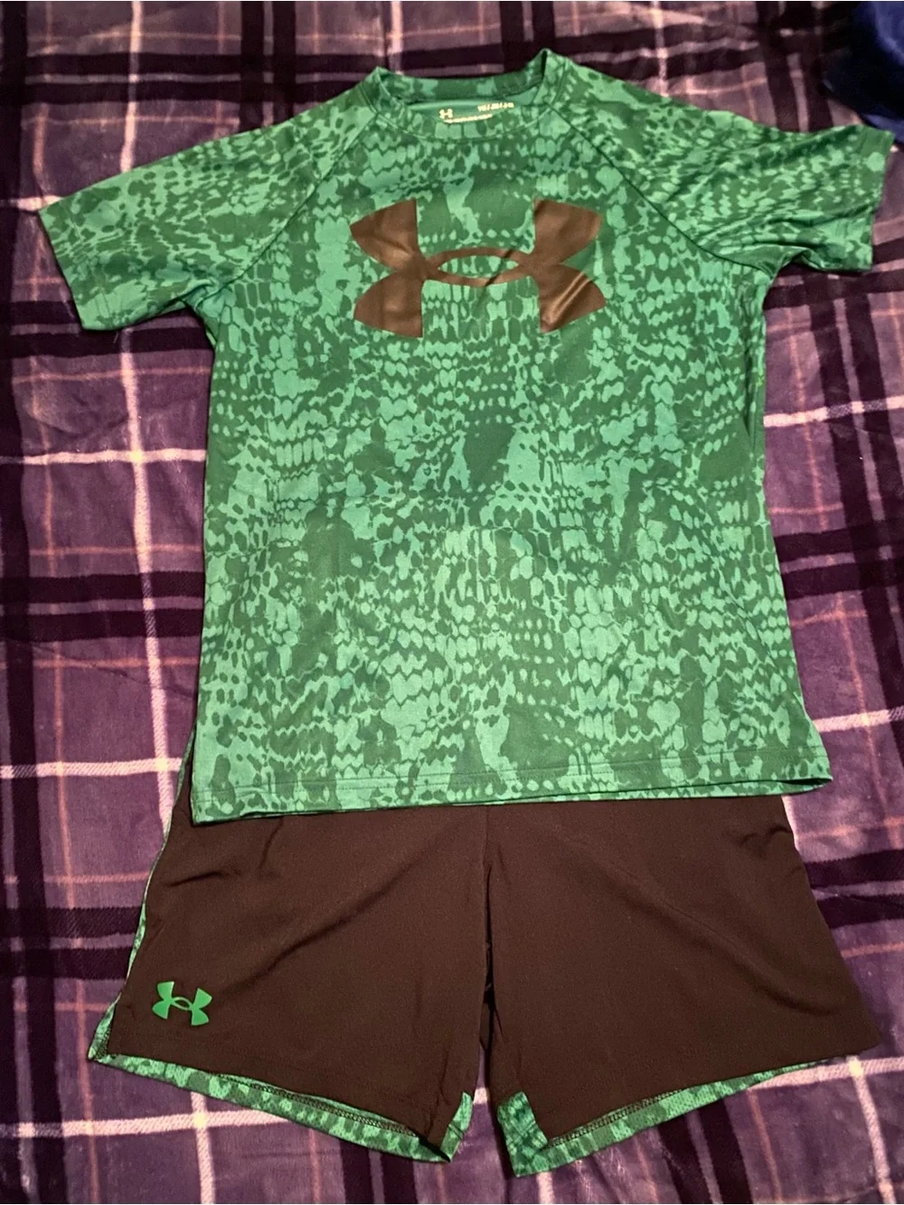 Under armour lot of 5 youth boys outfits